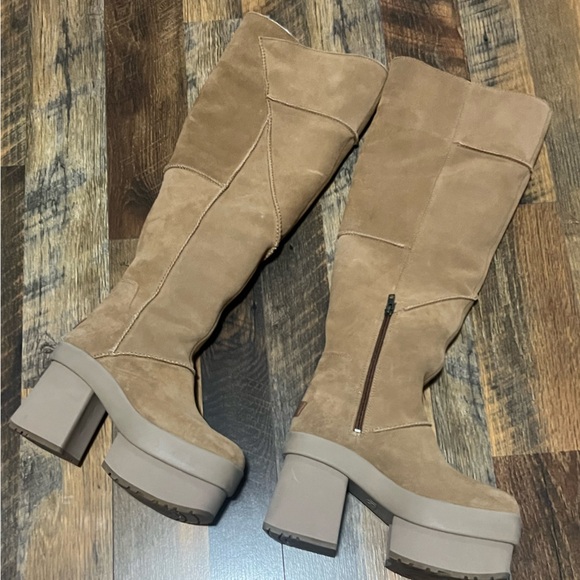 Ugg New Heights Platform Xtra Chestnut Boots - Picture 8 of 16